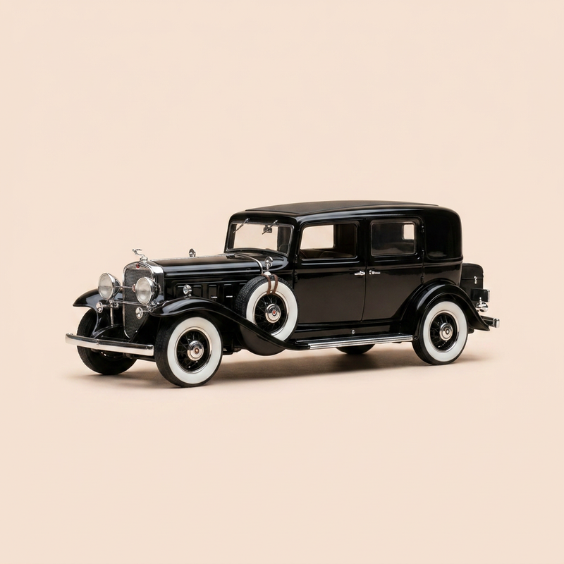 Cadillac V16 Imperial Sedan schwaarz vun 1930 (amerikanescht Auto)