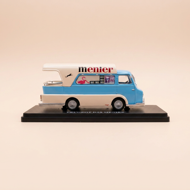 Voiture miniature - Peugeot D4A bleu et blanc cassé avec publicité pour le chocolat MENIER