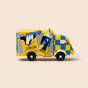 Voiture miniature - Renault 1400 Kg Typhon avec publicité AEROCIRE (encaustique)