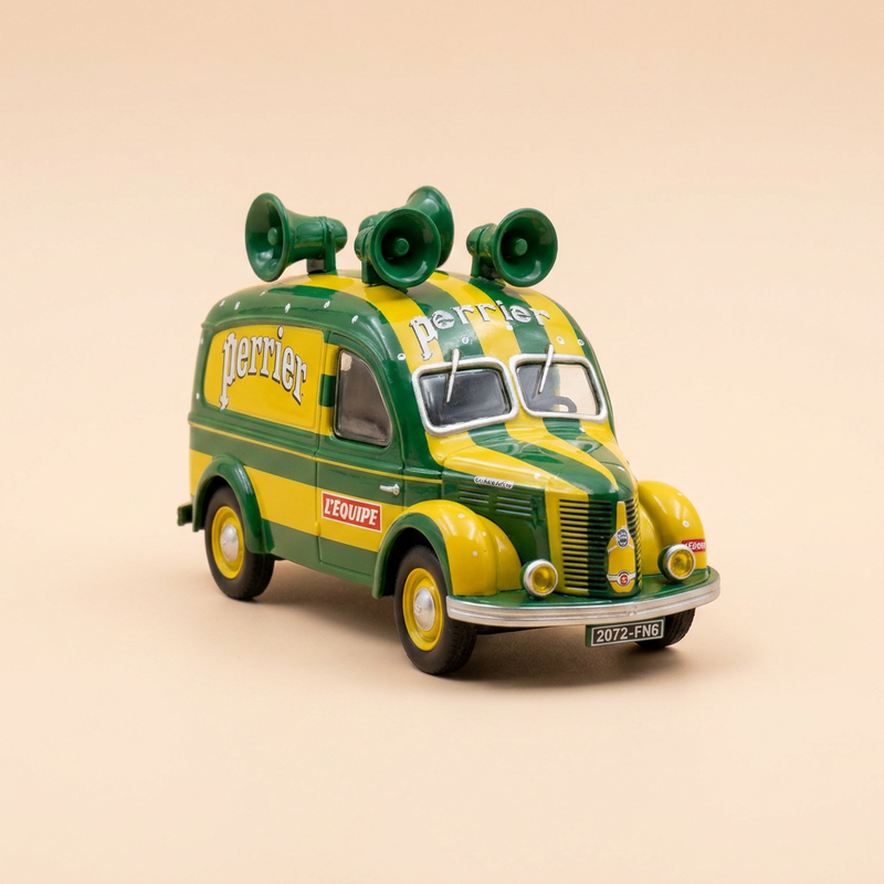Hotchkiss PL20 verde e giallo con pubblicità PERRIER