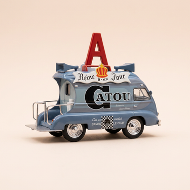 Voiture miniature - Renault 1000 Kg gris avec publicité CATOU (lessive) - avec la lettre A sur le toit
