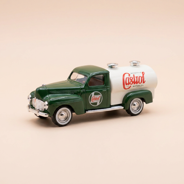 Voiture miniature - Dodge citerne  verte et cuve blanche CASTROL - Solido