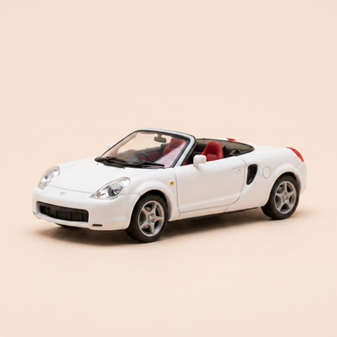 Voiture miniature - Toyota MR2 blanche de 2000 (voiture rajoutée sur un socle