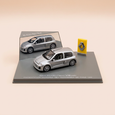 Voiture miniature - Renault Clio Sport V6 24v grise - UNIVERSAL HOBBIES - coffret boite rectangle (boite N°28)