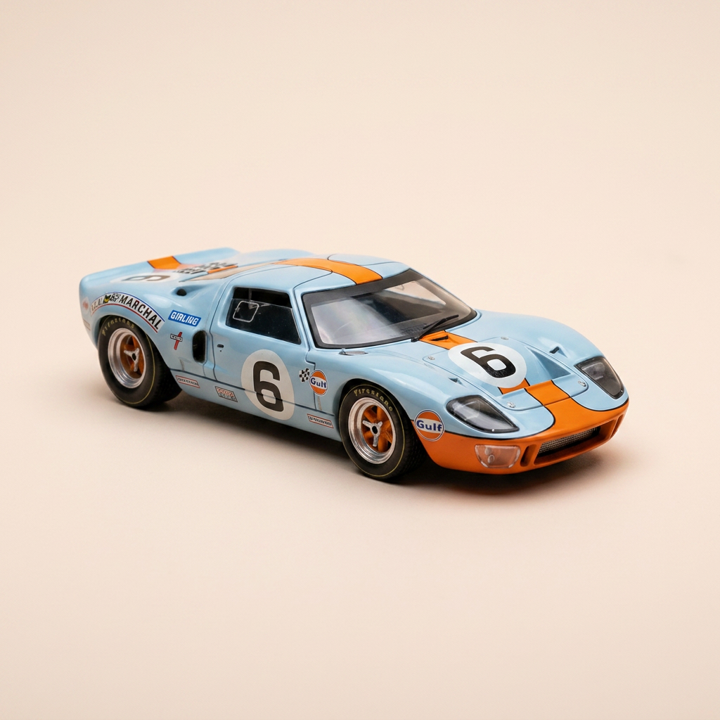 Ford GT40 bleue et orange (aux couleurs de GULF) numéro 6 - 24 heures du Mans de 1969