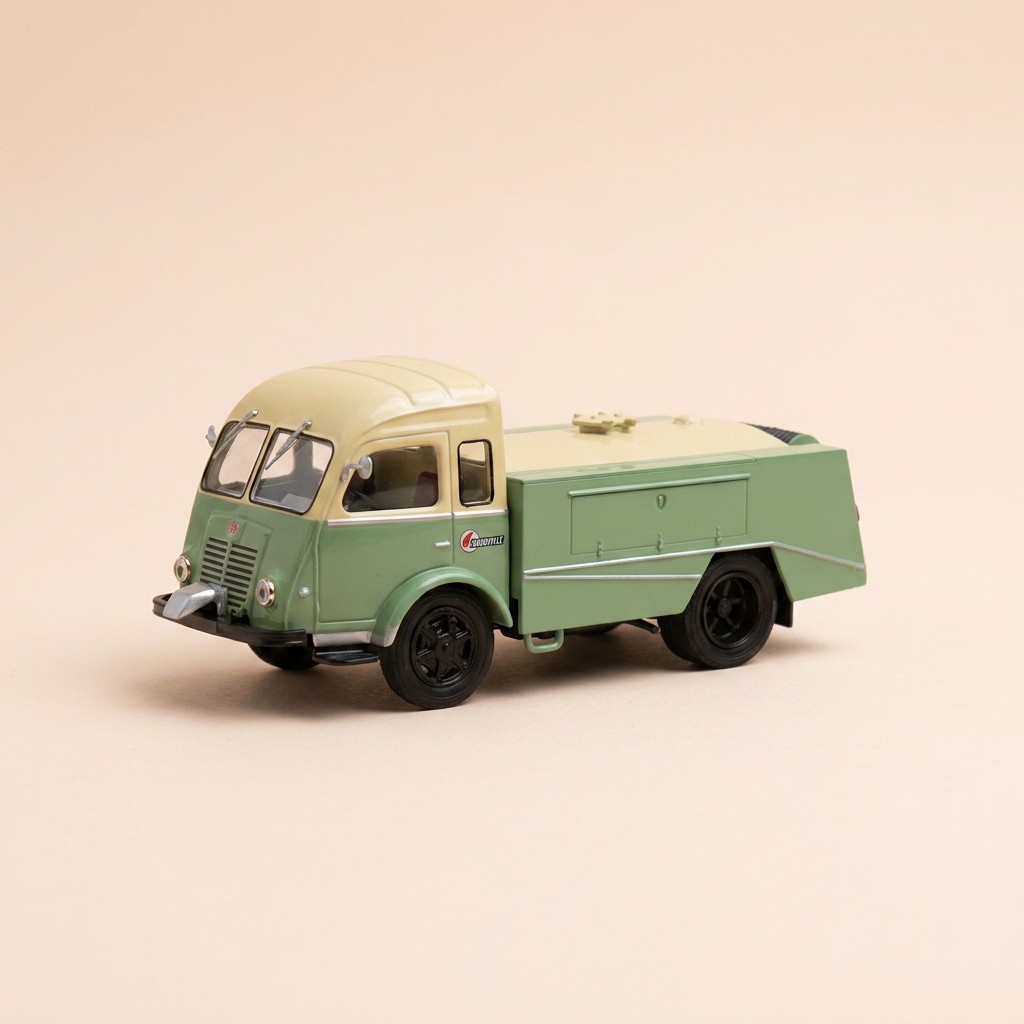 Camion Renault 2,5 tonnes arroseuse verte et jaune?