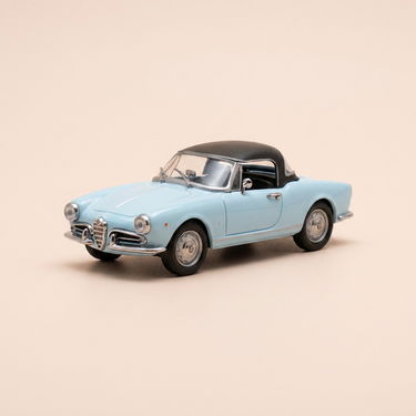 Voiture miniature - Alfa Roméo Giulietta Spyder bleueavec Hard Top - collection DetailCars