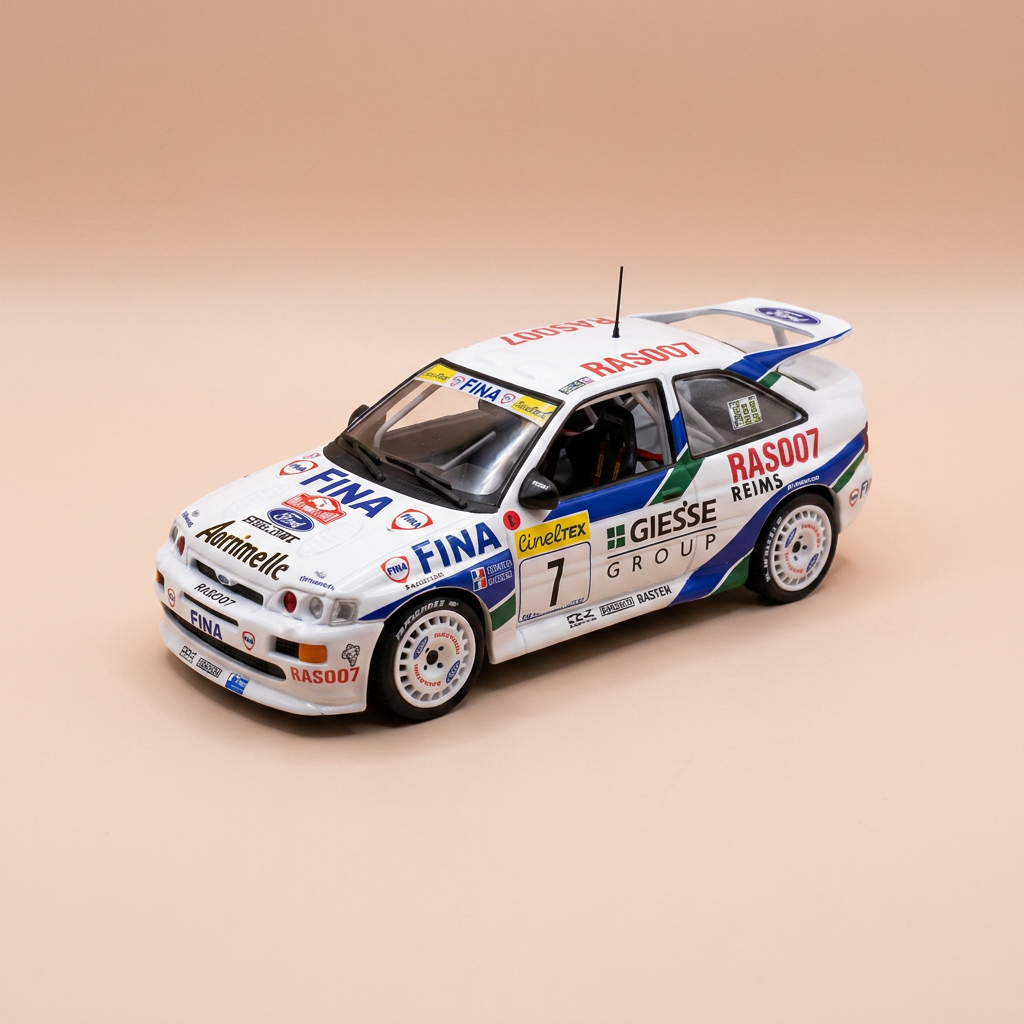 Ford Escort RS Cosworth blanche et bleue numéro 7 - rallye de Monté-Carlo de 1995
