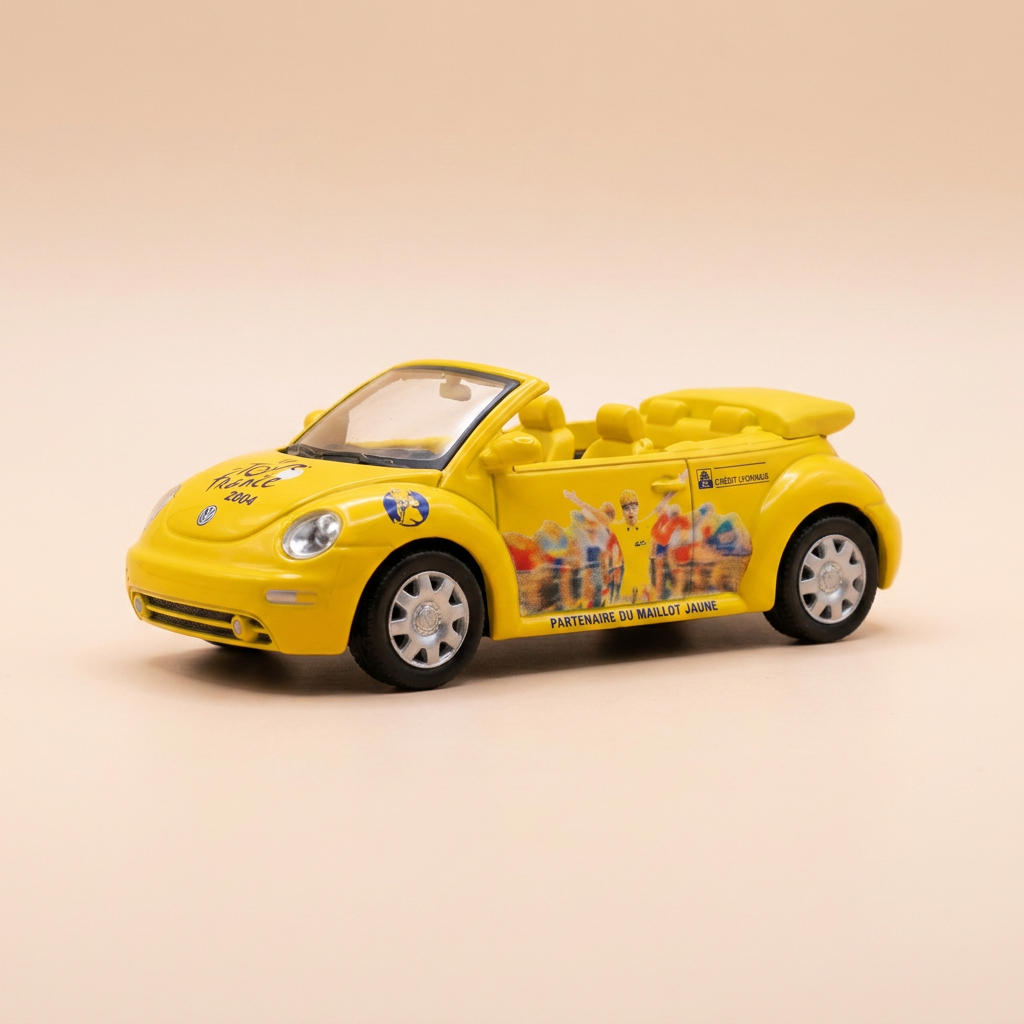 Volkswagen Beetle cabriolet amarillo "Crédit Lyonnais" Tour de France 2004