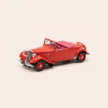 Voiture miniature - Citroën Traction Light Fifteen Roadster rouge de 1938 (boite plexi)