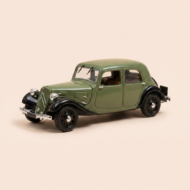 Voiture miniature - Citroën Traction 11 BL verte foncée de 1939 - Armée Française (boite plexi)