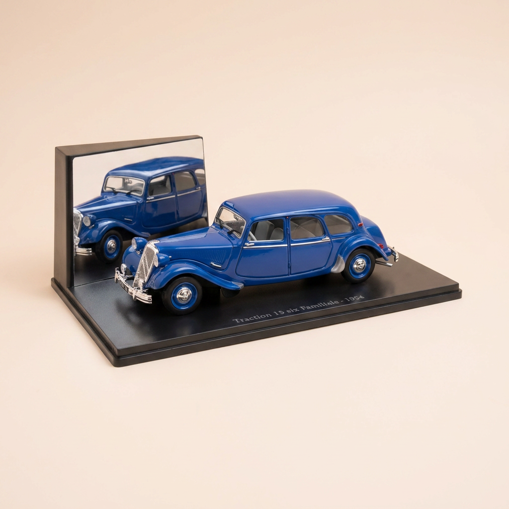 Citroën Traction 15 six Familiale bleue de 1954 (boite plexi)
