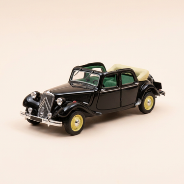 Voiture miniature - Citroën Traction 15 Six découvrable A.E.A.T. noire de 1951 (boite plexi)