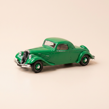 Voiture miniature - Citroën Traction-Avant 22 faux-cabriolet verte de 19345 (boite plexi)