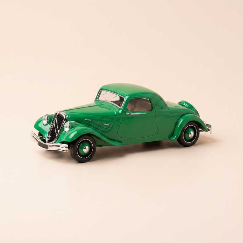 Citroën Traction-Avant 22 faux-cabriolet verte de 19345 (boite plexi)