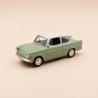 Voiture miniature - Ford Anglia verte et toit blanc cassé de 1962