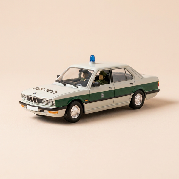 BMW 518 blanche et verte (Polizei) - JAMES BOND - OCTOPUSSY