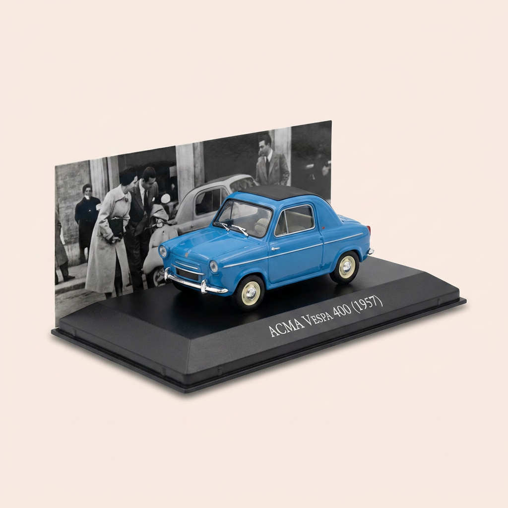 Micro voiture d'antan ACMA Vespa 400 bleue de 1957 - voiture française
