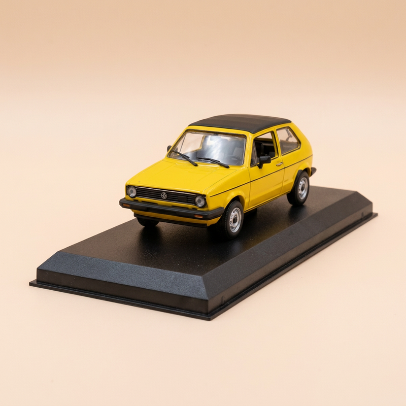 Volkswagen Golf 1 cabriolet żółty z 1974 roku - DETAILCARS N°275