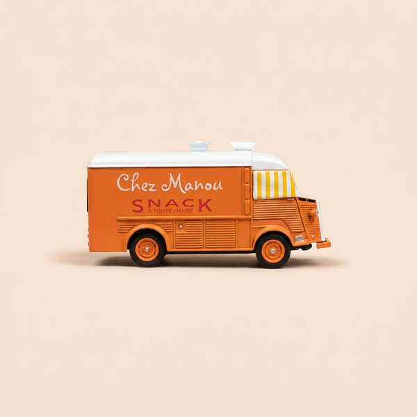 Citroën type H-72 orange et blanc de 1965 avec publicité Snack de plage (chez Manou) (véhicule sans ptotection)