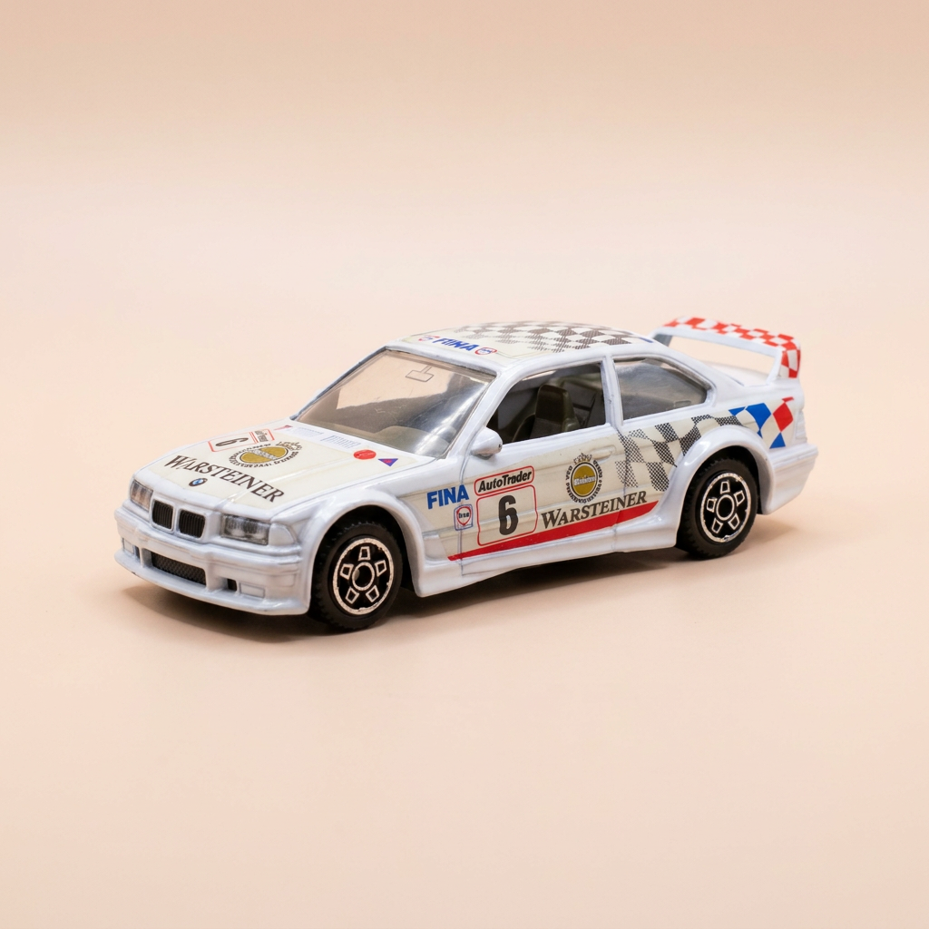 BMW M3 DTM blanche numéro 6 - BURAGO référence 4197