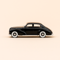 Photo professionnelle de la voiture miniature Hotchkiss Anjou Noire De 1950 Sans Image Dans Le Fond De La Boite - Image clean haute qualité