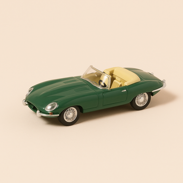 Photo professionnelle de la voiture miniature Jaguar E Verte Cabriolet - Image clean haute qualité