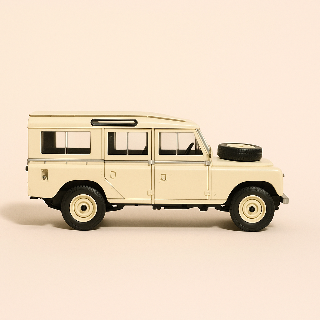 1980 beige Land Rover 109 (Moossstaf 1/24)