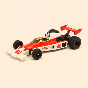 Photo professionnelle de la voiture miniature Mclaren M23 Numero 40 Formule 1 Grand Prix De Grande Bretagne - Image clean haute qualité