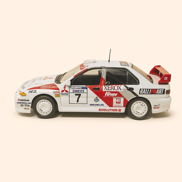 Photo professionnelle de la voiture miniature Mitsubishi Lancer Evo 3 Rallye Des 1000 Lacs De 1996 - Image clean haute qualité