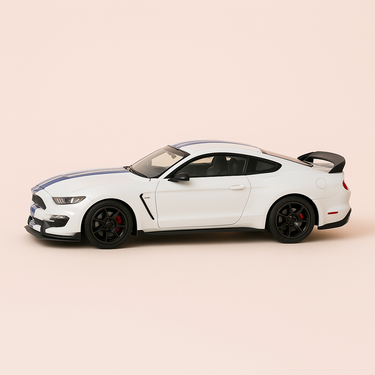 Photo professionnelle de la voiture miniature Mustang Shelby Gt350R Blanche Et Bleue De 2016 Voiture Americaine - Image clean haute qualité
