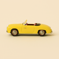 Photo professionnelle de la voiture miniature Panhard Junior Jaune - Image clean haute qualité