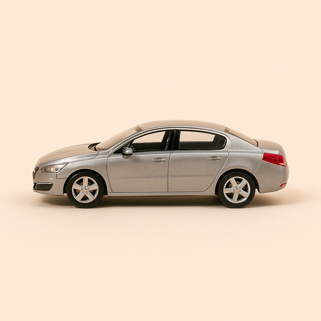 Grey Peugeot 508 aus 2014 (Norev)
