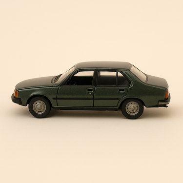 Photo professionnelle de la voiture miniature Renault 18 Verte Foncee De 1977 - Image clean haute qualité