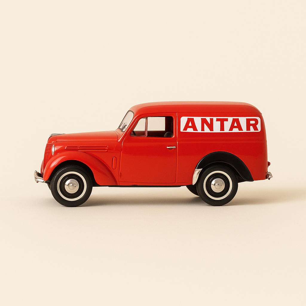 Renault Juvaquatre rouge ANTAR (Solido référence N°45103)
