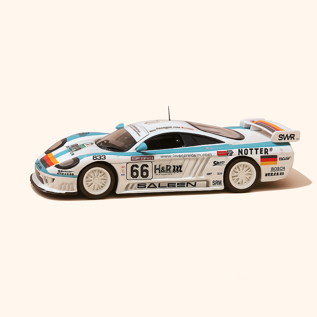 Biało-zielony Saleen S7-R numer 66 (24-godzinny wyścig Le Mans 2002)
