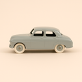 Photo professionnelle de la voiture miniature Simca 9 Aronde Grise Dinky Toys Editions Atlas - Image clean haute qualité