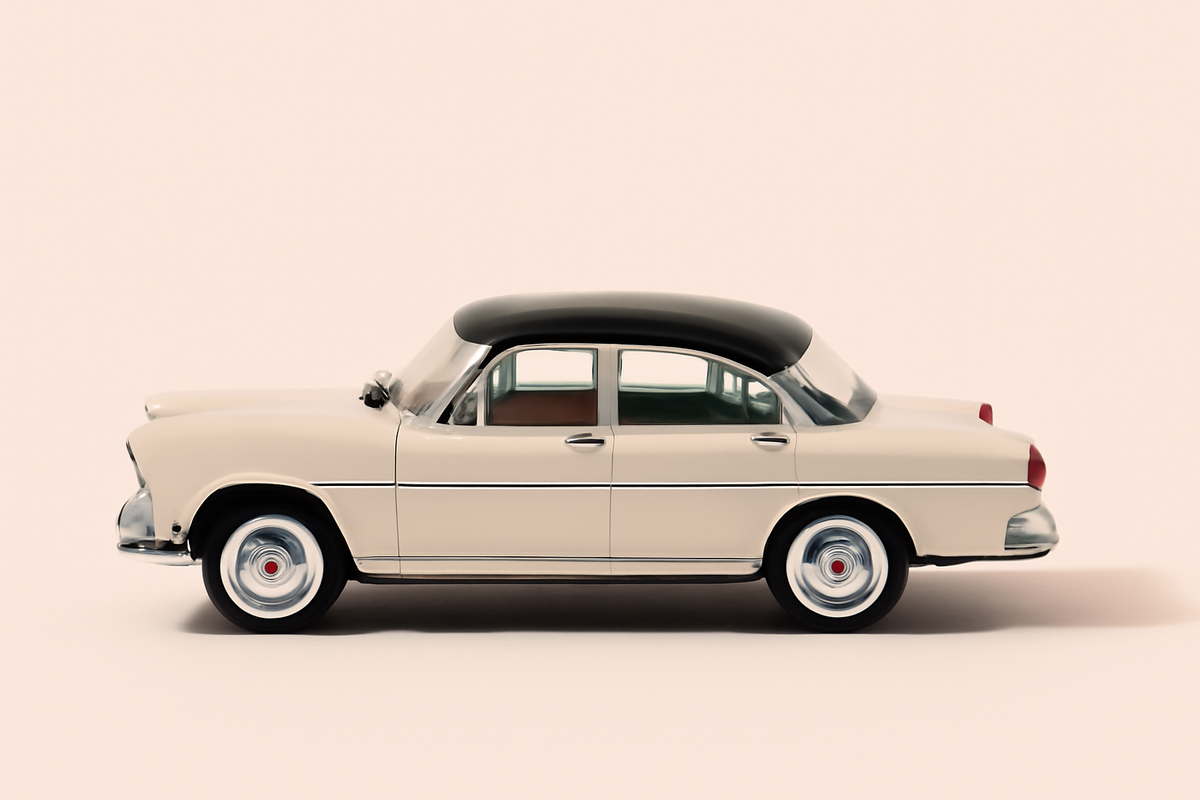 SIMCA Vedette Versailles blanc cassé et toit noir de 1956
