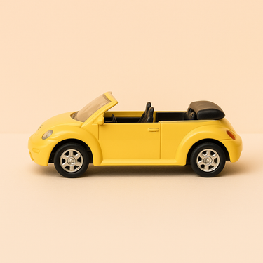 Photo professionnelle de la voiture miniature Volskwagen Beetle Jaune - Image clean haute qualité