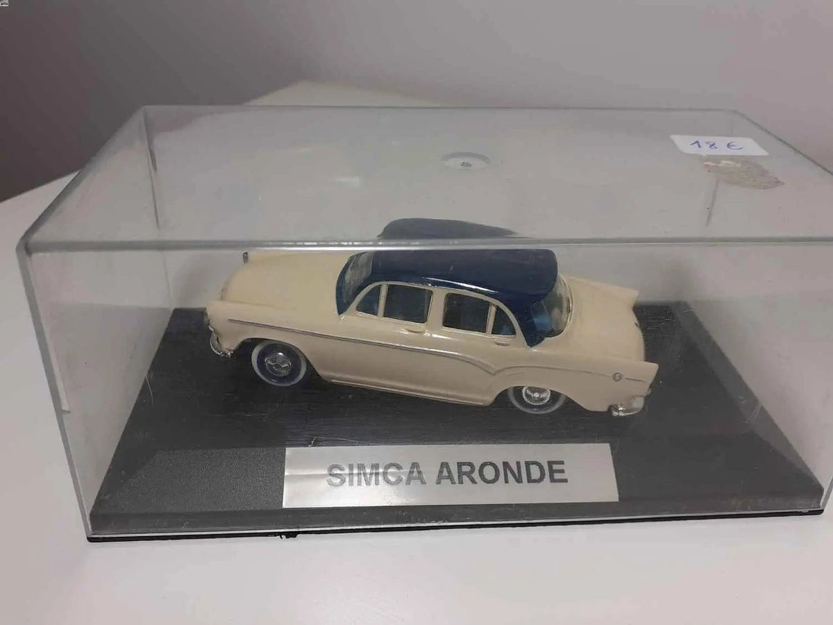 Voitures Miniatures SIMCA Aronde beige et toit bleu foncé - Bernard Miniatures